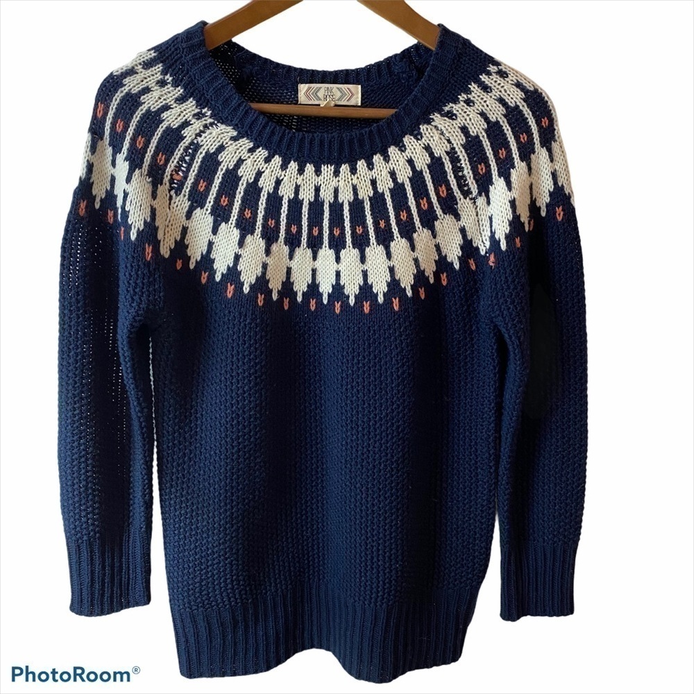 Pink Rose crew neck navy sweater with Geometric Pattern